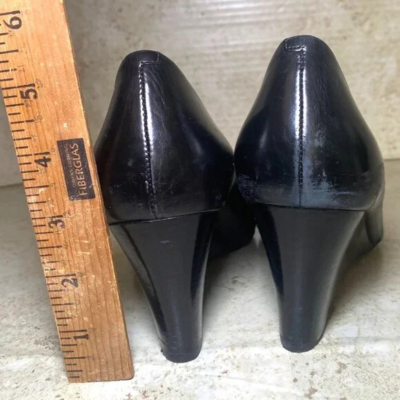 Tory Burch Black Leather Wedge Pumps Gold Logo Accent Elegant Comfortable - Picture 3 of 9